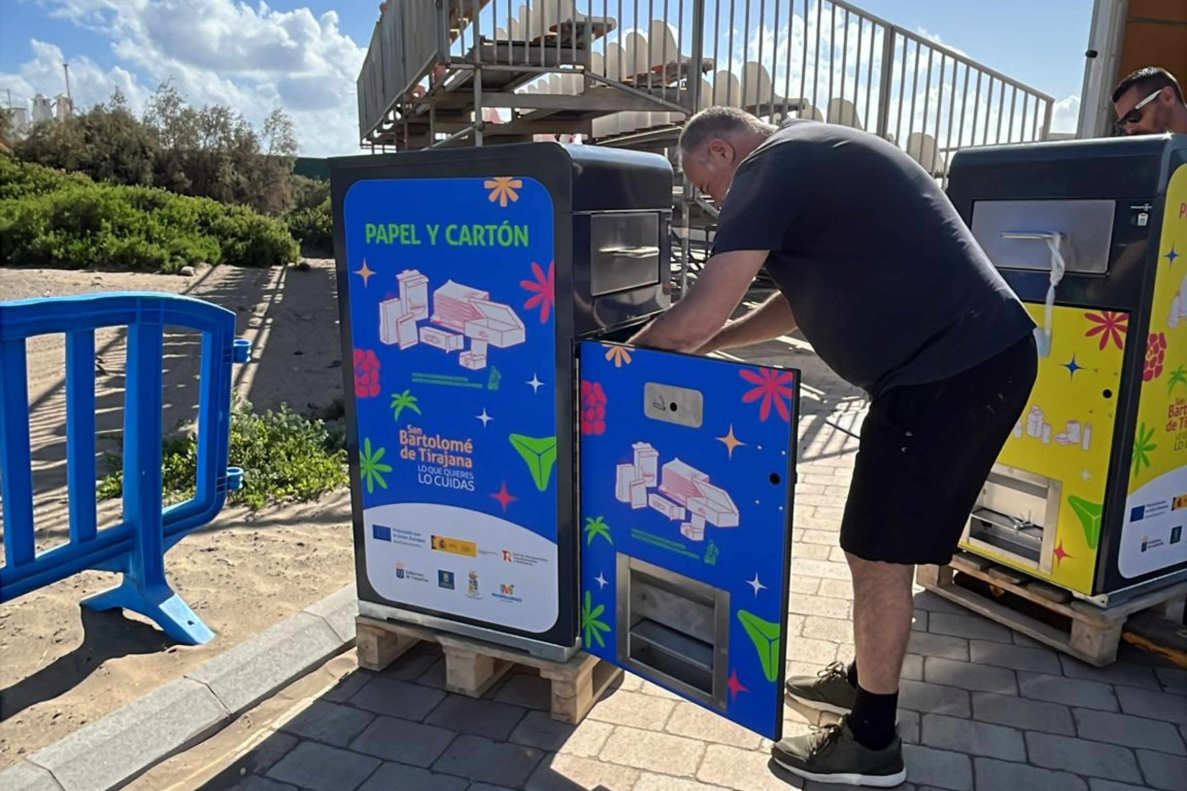 20260115_Un operario termina la instalación